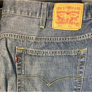 Levi’s 569 Men’s Blue Jeans. Size 44x32. Worn once. Like New.